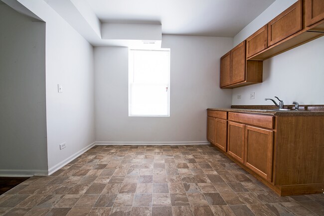 Building Photo - 6715 S Dorchester