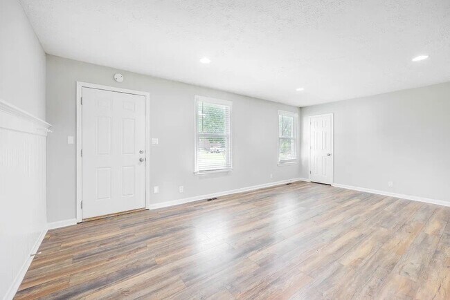 Building Photo - 106 Redondo Ct S