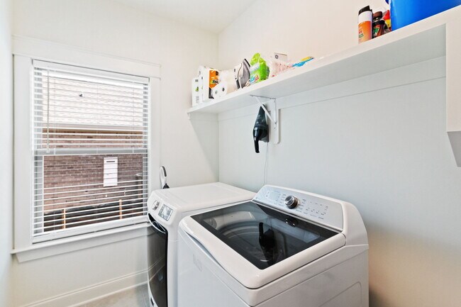 Building Photo - 31889 Marvanna Dr