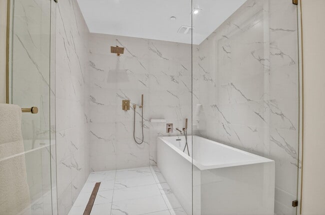 Building Photo - 3100 N Ocean Dr