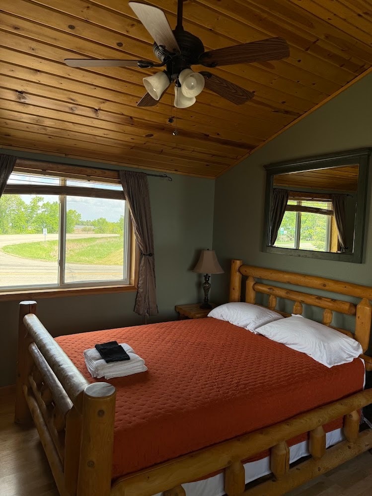 upstairs bedroom - 24692 County Highway 4