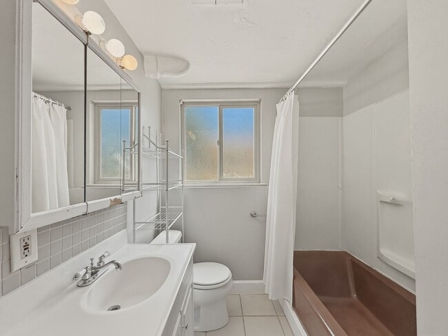 Building Photo - 2936 W 42nd Ave