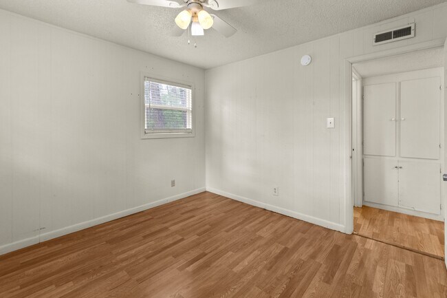 Building Photo - 100 Apache Hills Dr