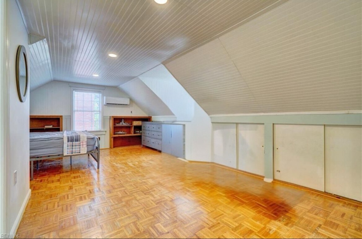 Building Photo - 8578 Circle Dr