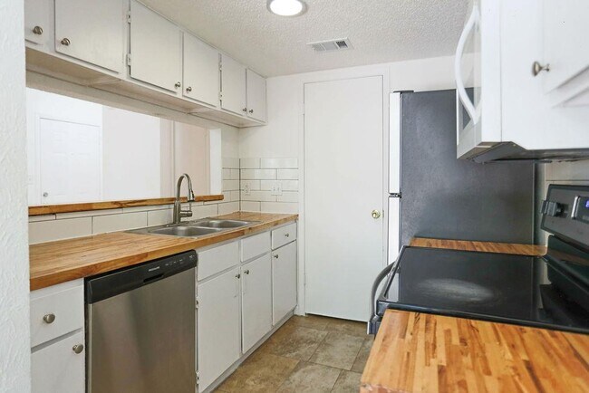 Building Photo - 7508 St Amant Pl