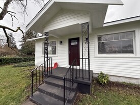 Building Photo - 8323 SE 62nd Ave