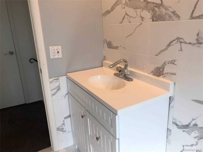 Building Photo - 563 Albemarle Pl