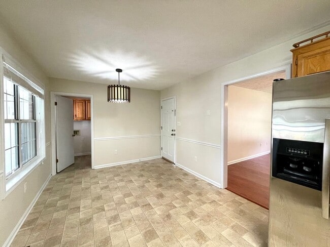 Building Photo - *Reduced Rent* Home Sweet Home