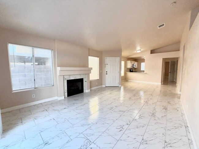 Building Photo - Beautiful single story,3 bedroom 2 bath home in 89142