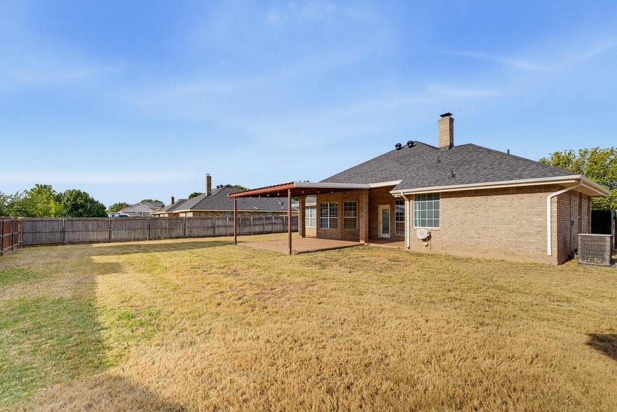 Building Photo - 7017 Springwater Ave