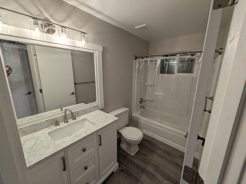 Building Photo - 3509 SE 11th St