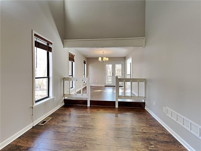 Building Photo - 619 Green Valley Dr