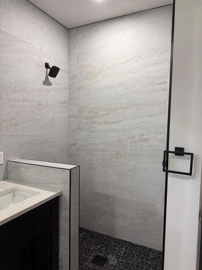 Building Photo - 710 Bedford Point Ave