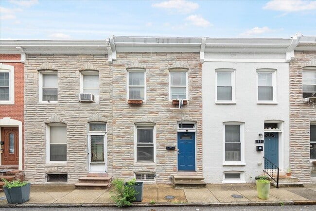 Primary Photo - Stylish & Spacious 2 Bed, 1 Bath Home