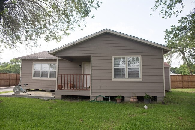 Building Photo - 16947 Avenue A