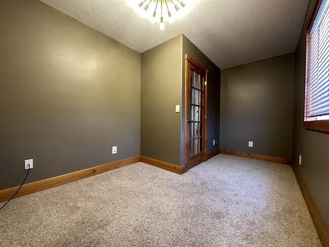 Building Photo - 113 Manilla Dr