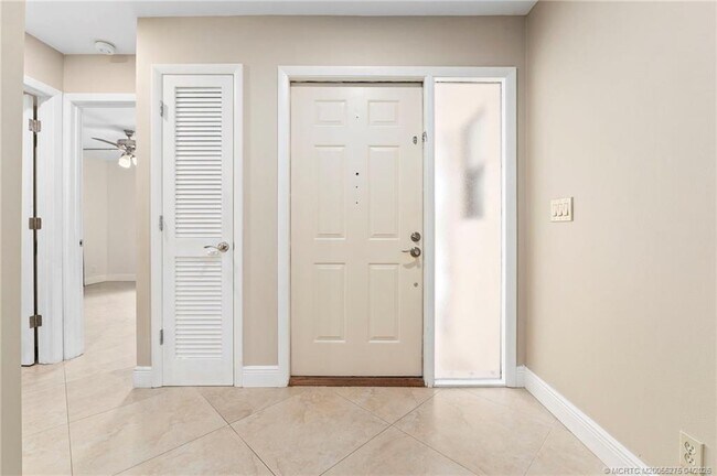 Building Photo - 3281 SW Bobalink Way