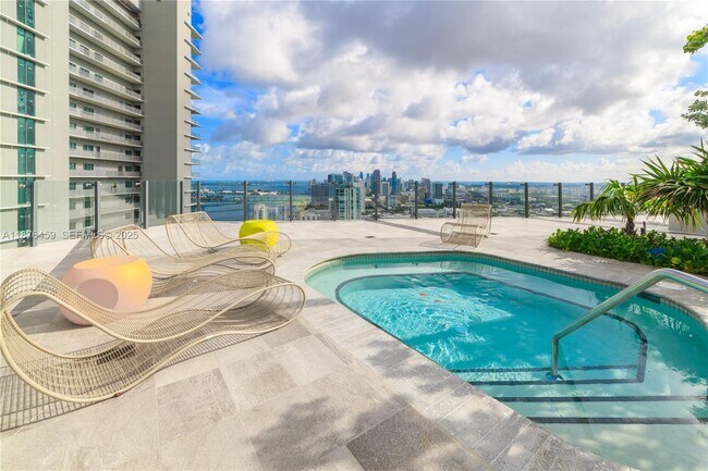 Building Photo - 501 NE 31st St