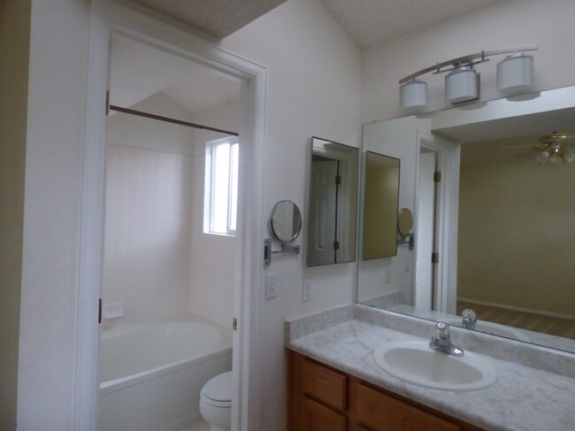 Building Photo - Fabulous Highlands Ranch Home!