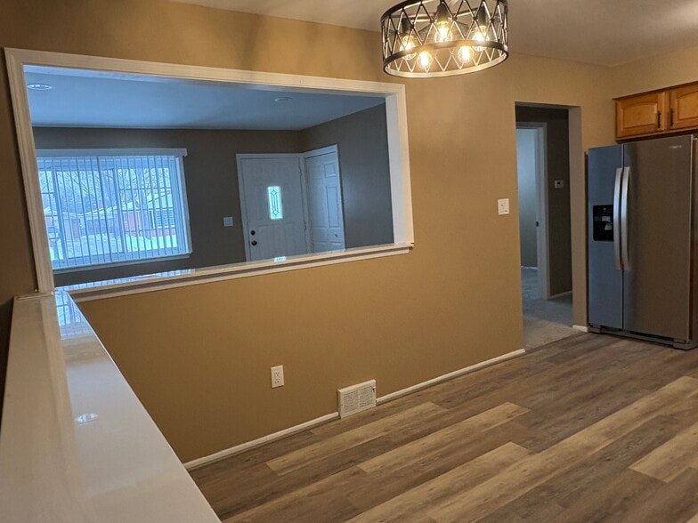 Building Photo - 35328 Lucinda Dr