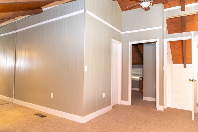 Building Photo - PEACEFUL LIVING.....SECLUSION! Move in ready!!!