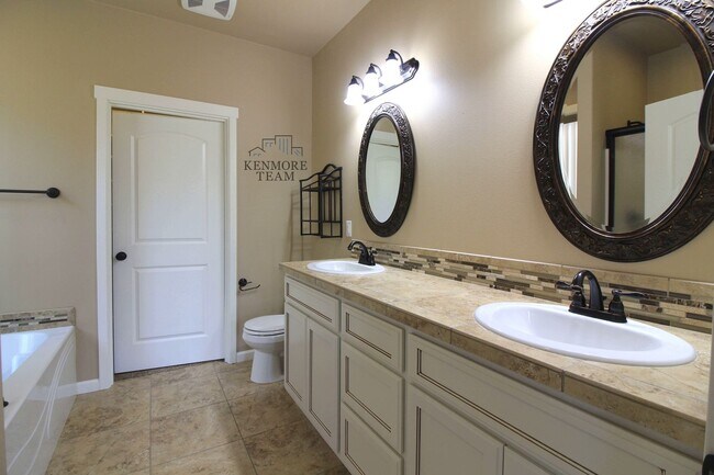 Building Photo - 3 Bed/2 Bath West Kennewick Home