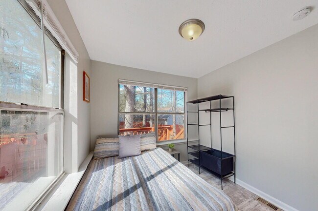 Building Photo - THE LINCOLNDALE | Spacious & comfortable Ellenwood house featuring a dining area designed for con...
