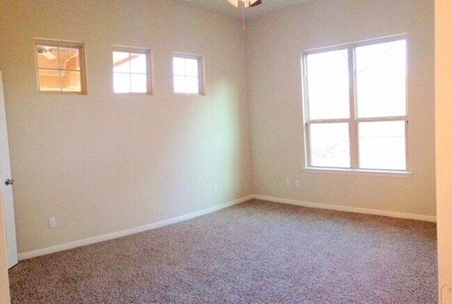 Primary Photo - 3 bedroom 2 bath home