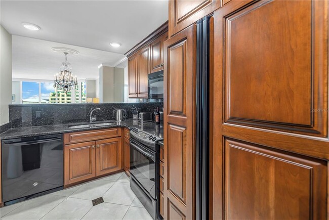 Building Photo - 1 Beach Dr SE