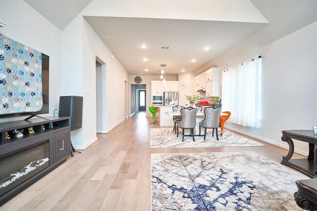 Building Photo - 24819 Yellow Spruce Cir