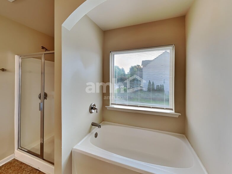 Building Photo - 491 Twain Cir