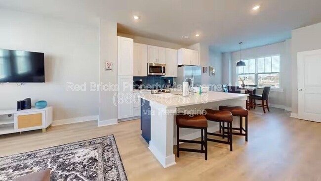 Building Photo - 4122 Salient St