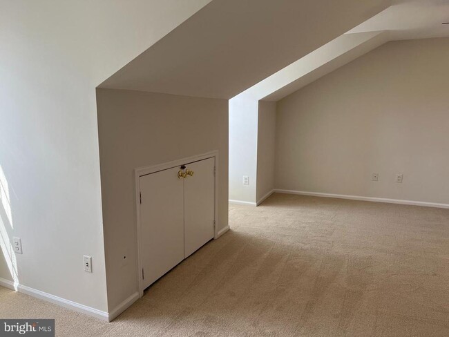 Building Photo - 6015 Netherton St