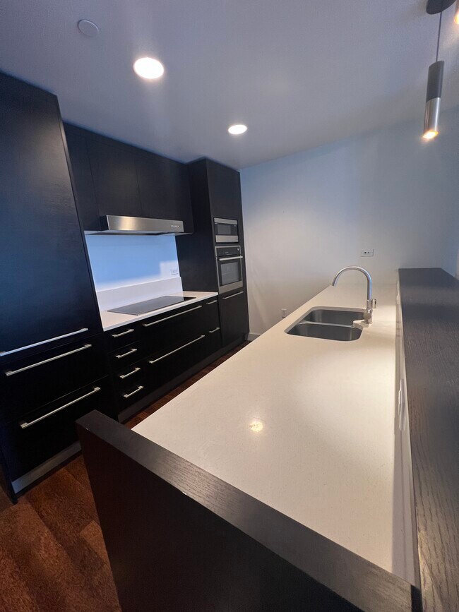 Building Photo - 6250 Hollywood Blvd