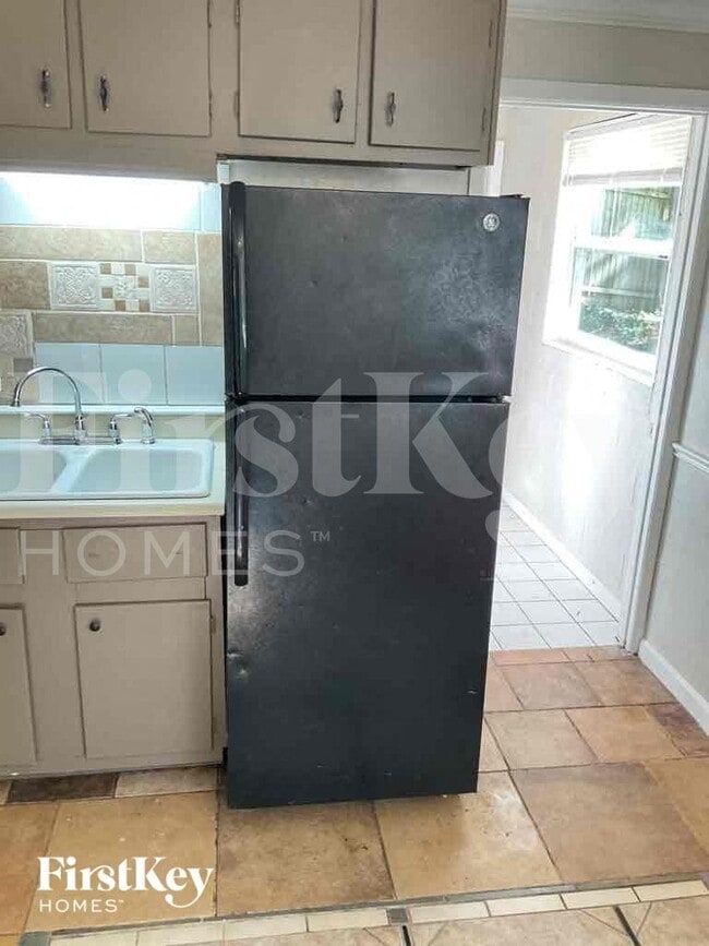 Building Photo - 3526 N Faculty Dr