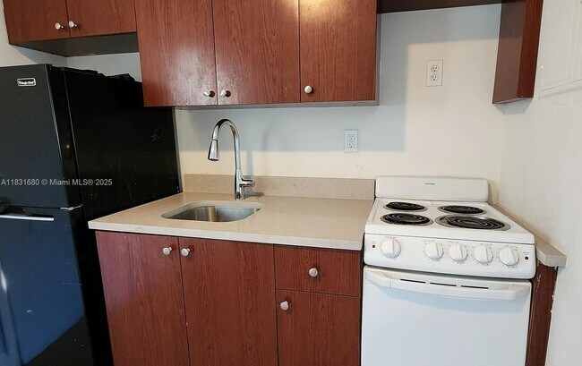 Building Photo - 2 NE 63rd St