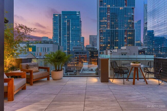 Building Photo - 17 Guy Pl