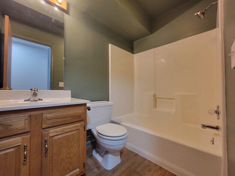 Building Photo - 15 Westpointe Dr