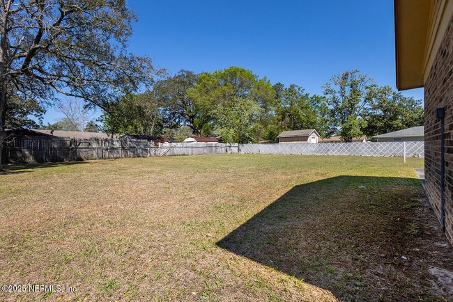 Building Photo - 1620 Bay Cir E