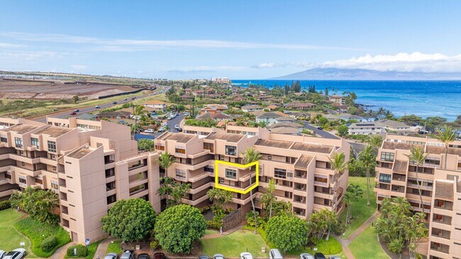 Building Photo - Stunning views, space and comfort.