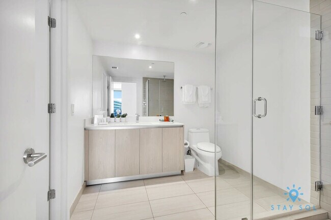 Building Photo - 4010 S Ocean Dr