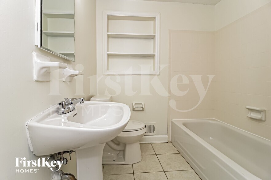 Building Photo - 6356 Pine Frost Dr