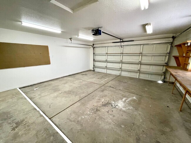 Building Photo - Nice 2 Bedroom 1 Bath Home! *HOME IS CURRENTLY OCCUPIED, PLEASE DO NOT DISTURB THE TENANTS*