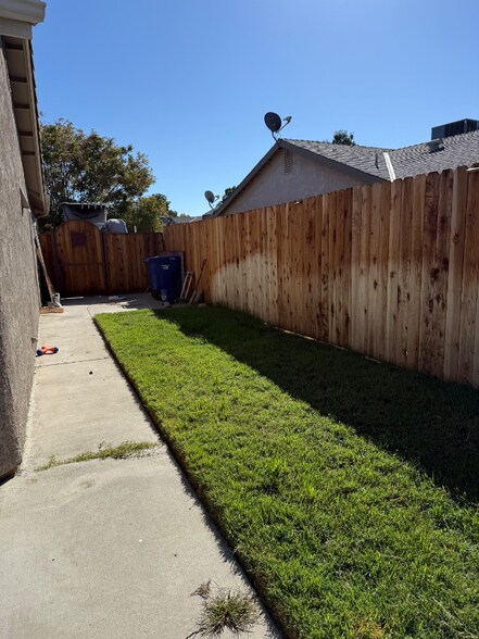 Building Photo - 973 Himalaya Ln