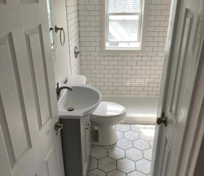 Building Photo - 2033 Maple Ave