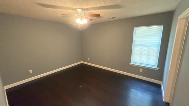 Building Photo - 5864 Ashridge Pl