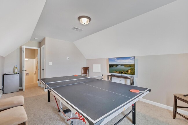 Building Photo - Bonus Room and Neighborhood POOL!