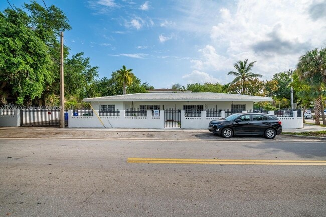 Building Photo - 510 NE 66th St