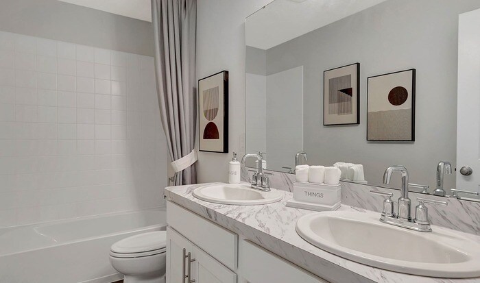 Building Photo - 463 Navona Dr