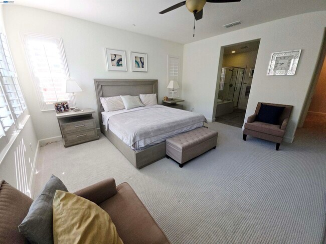 Building Photo - 2488 Remy Cantos Dr